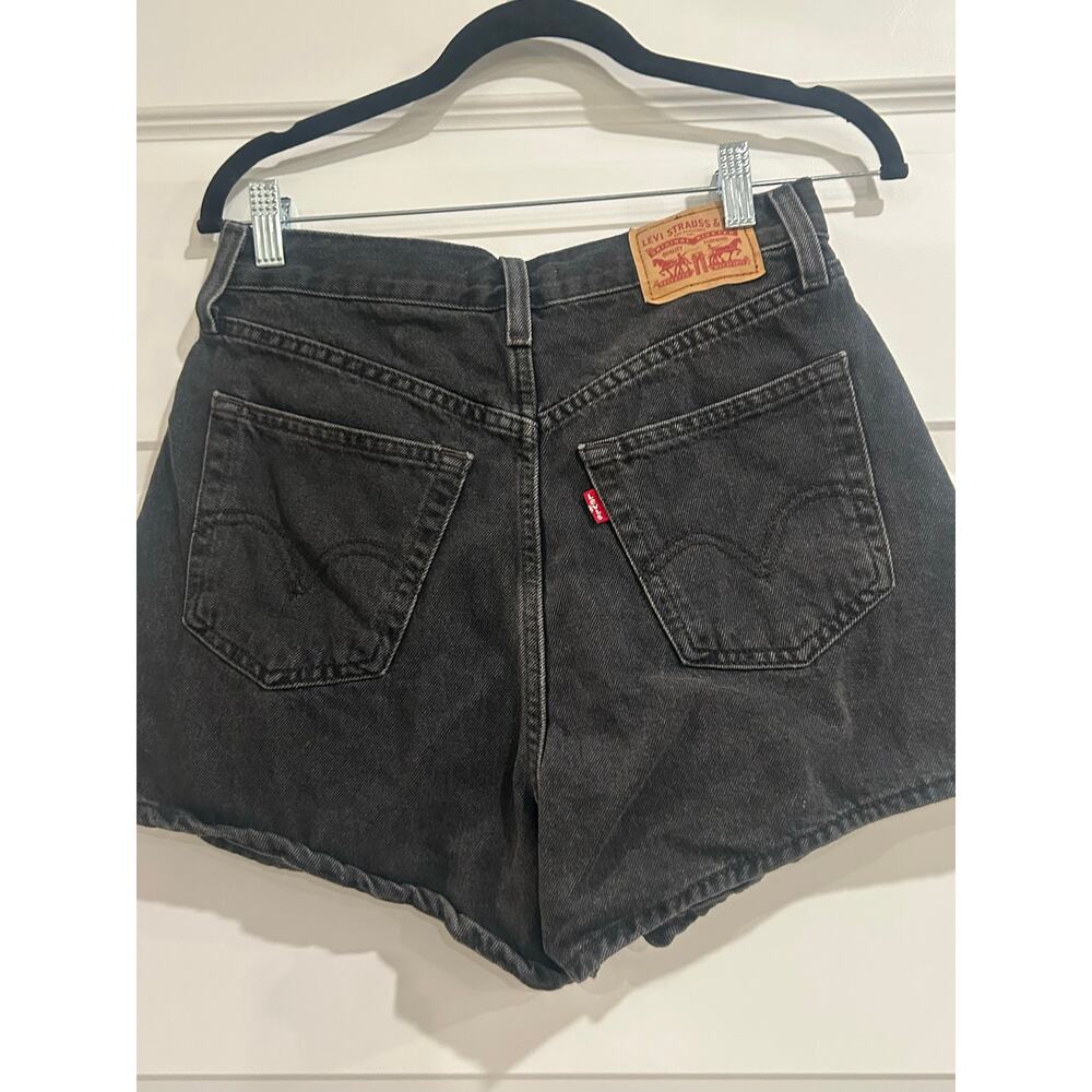 Levi’s High Waisted Mom Shorts Washed Black Denim Women’s Size 28 - Picture 3 of 4